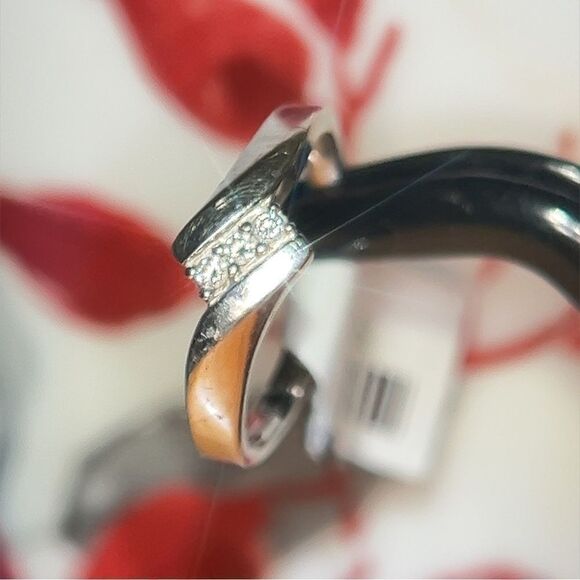 10k 3-Diamond Ring   - Picture 6 of 12